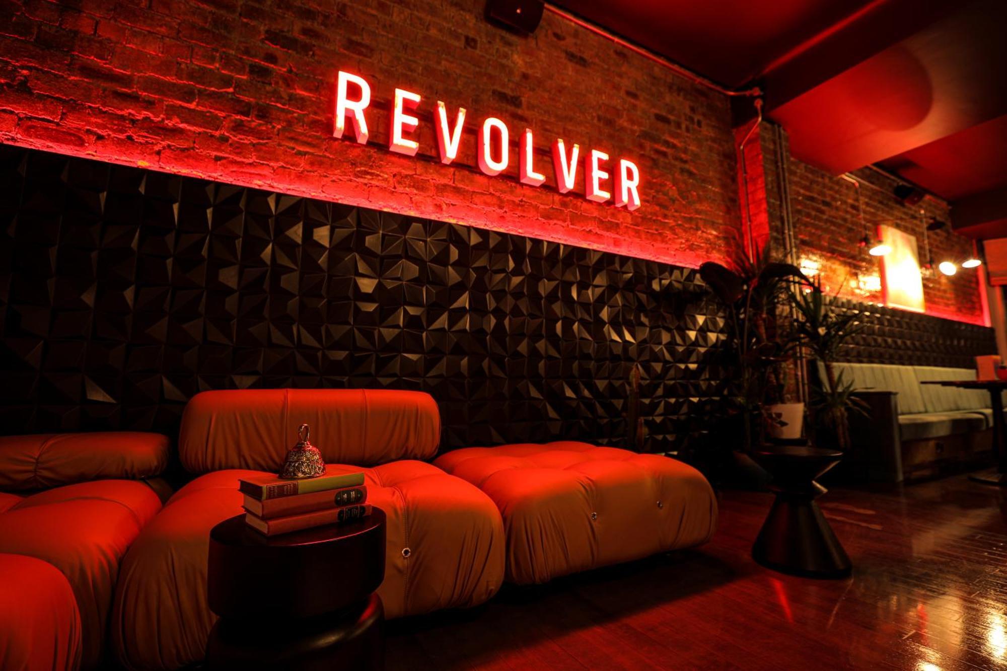 Revolver غلاسغو المظهر الخارجي الصورة