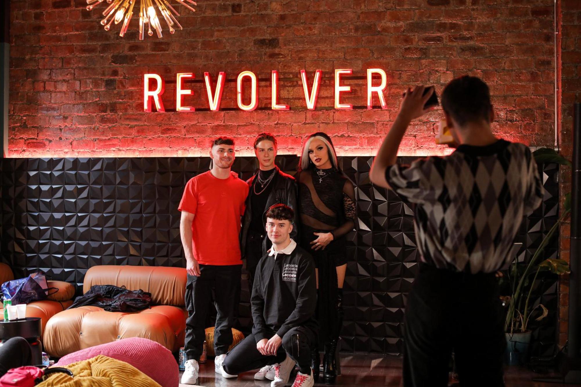 Revolver غلاسغو المظهر الخارجي الصورة